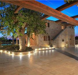 4 bedroom villa with pool near Svetvinčenat, Istria, sleeps 10